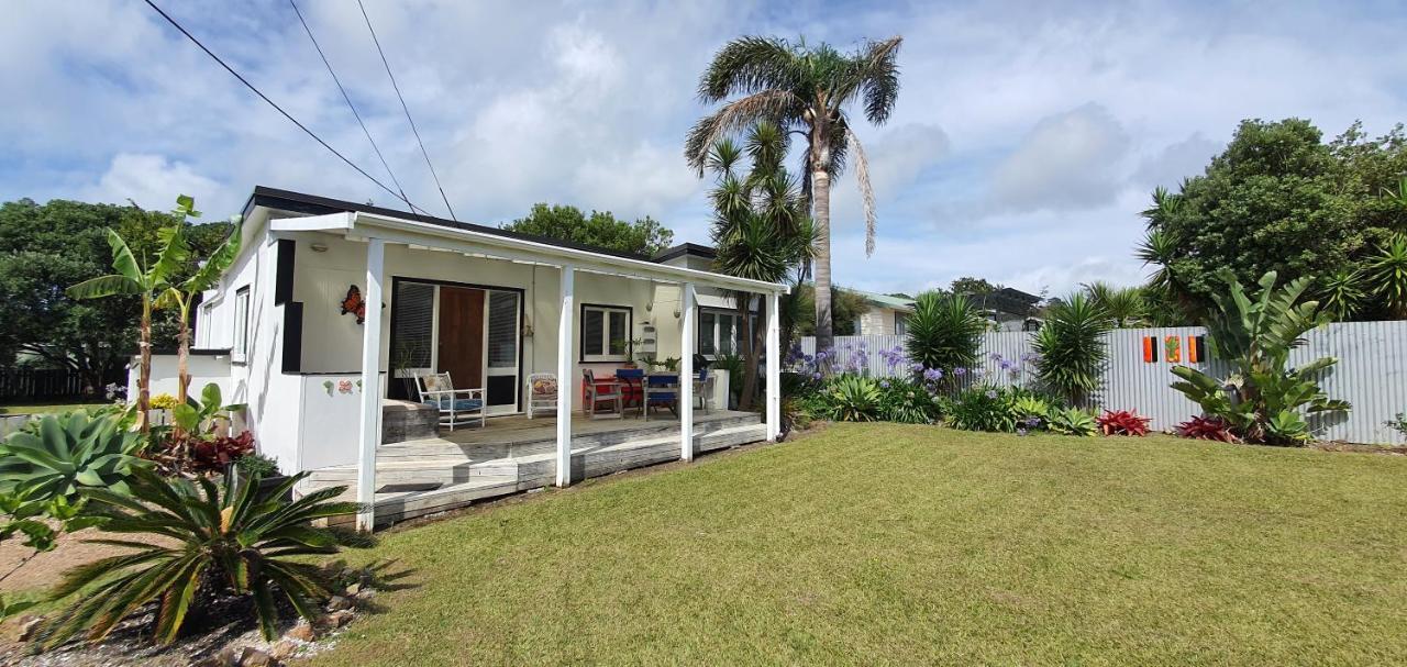 Quintessential Kiwi Bach Villa Oneroa ภายนอก รูปภาพ