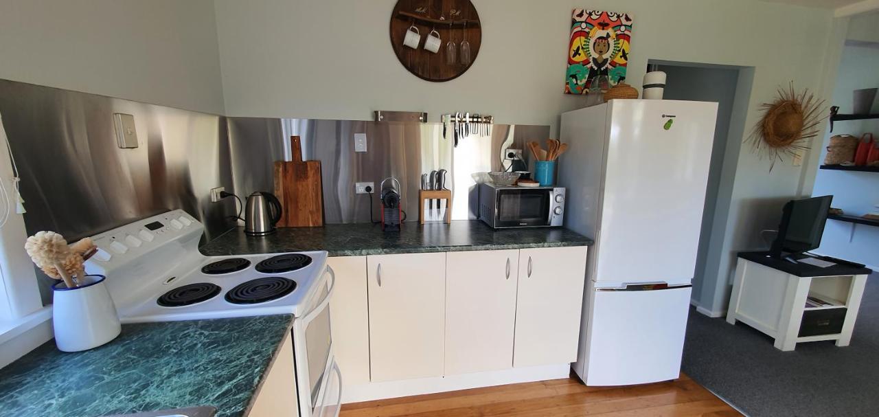 Quintessential Kiwi Bach Villa Oneroa ภายนอก รูปภาพ