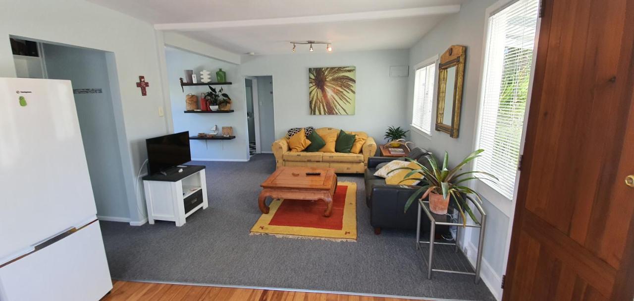 Quintessential Kiwi Bach Villa Oneroa ภายนอก รูปภาพ